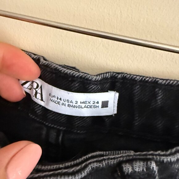 Zara Raw Hem High-Waisted Mom Denim Short - Picture 3 of 4